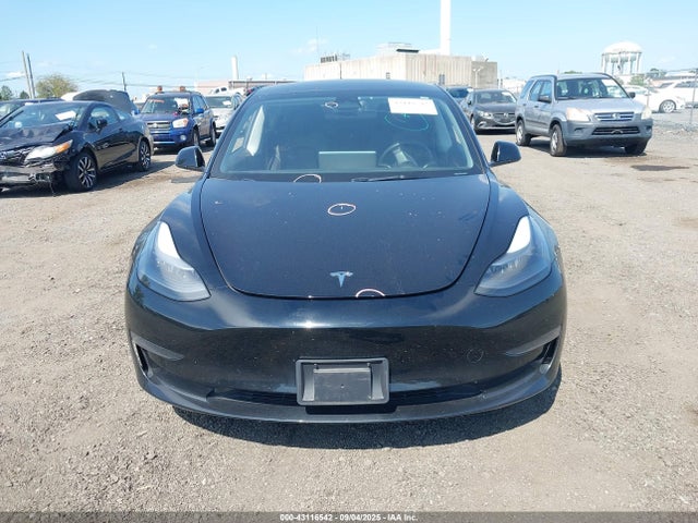 5YJ3E1EA1PF581865 Tesla MODEL 3