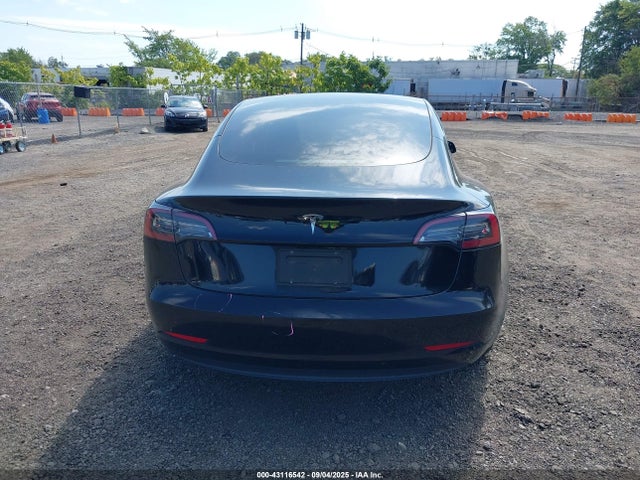5YJ3E1EA1PF581865 Tesla MODEL 3