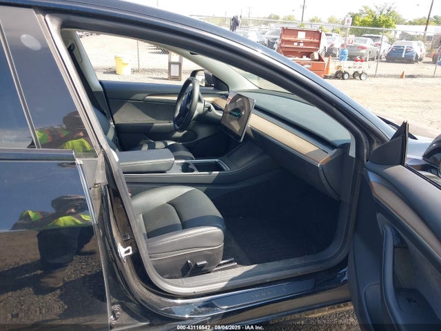 2023 TESLA MODEL 3 5YJ3E1EA1PF581865 Photo 4