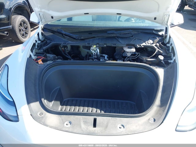 2021 TESLA MODEL Y 5YJYGDEE4MF212398 Photo 9