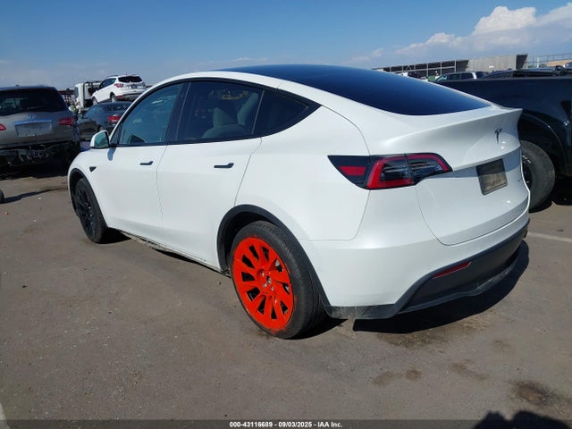 2021 TESLA MODEL Y 5YJYGDEE4MF212398 Photo 2