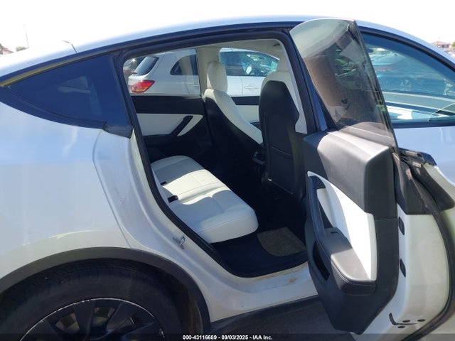 2021 TESLA MODEL Y 5YJYGDEE4MF212398 Photo 7