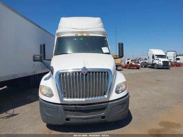 3HSDZAPR0JN500516 International x15, signature
