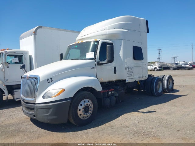 3HSDZAPR0JN500516 International x15, signature