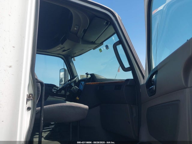 3HSDZAPR0JN500516 International x15, signature
