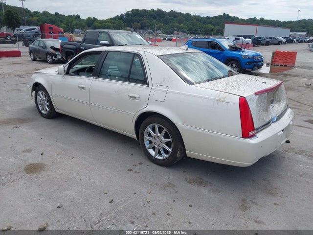 2011 CADILLAC DTS 1G6KD5E69BU109157 Photo 2