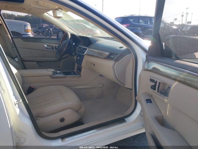 2011 MERCEDES-BENZ E 550 WDDHF9AB1BA264045 Photo 4
