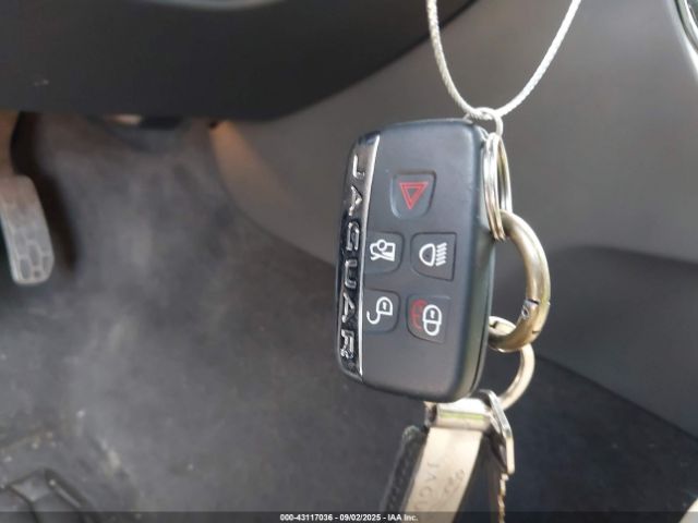 2017 JAGUAR XE SAJAJ4BV5HA973061 Photo 10