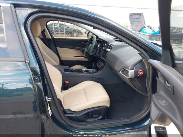 2017 JAGUAR XE SAJAJ4BV5HA973061 Photo 4