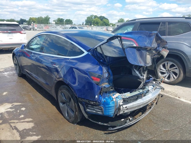 2019 TESLA MODEL 3 5YJ3E1EA5KF422825 Photo 2