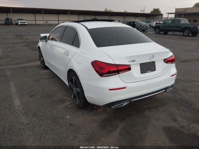 WDD3G4EB9KW005679 Mercedes-Benz m260