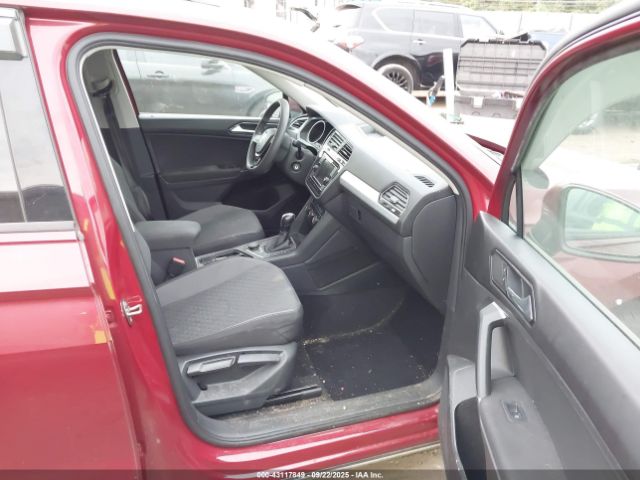2018 VOLKSWAGEN TIGUAN 3VV0B7AX8JM111961 Photo 4