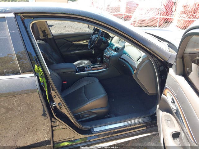 JN1AY1PP0FM170062 Infiniti 2015