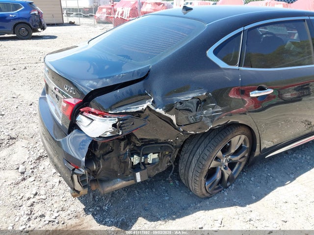 JN1AY1PP0FM170062 Infiniti 2015