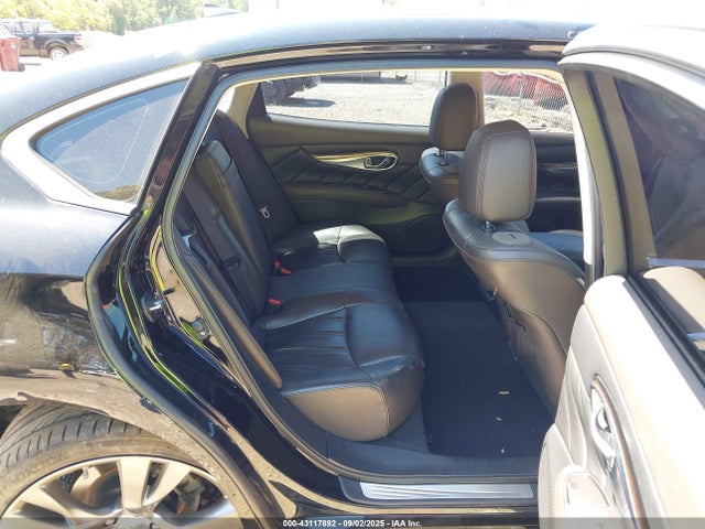 JN1AY1PP0FM170062 Infiniti 2015