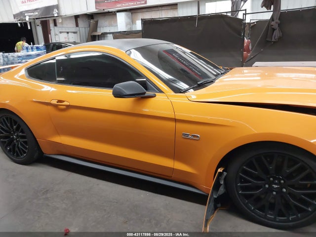 Ford 5.0l 4v premium fuel 2018 1FA6P8CF6J5104555 Image 14