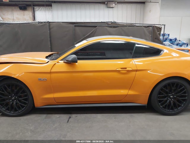 Ford 5.0l 4v premium fuel 2018 1FA6P8CF6J5104555 Image 15