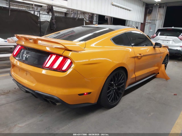 Ford 5.0l 4v premium fuel 2018 1FA6P8CF6J5104555 Image 4