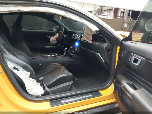 Ford 5.0l 4v premium fuel 2018 1FA6P8CF6J5104555 Image 5