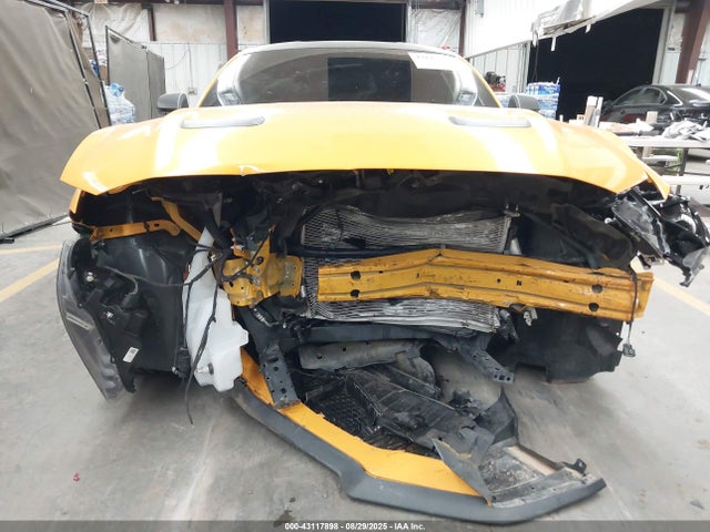 Ford 5.0l 4v premium fuel 2018 1FA6P8CF6J5104555 Image 6