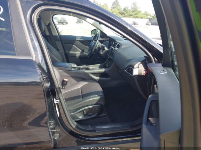 2017 JAGUAR F-PACE SADCJ2BN6HA092076 Photo 4