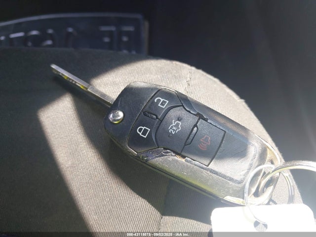 43118075 :رقم المزاد ، 1FA6P0H73G5117453 vin ، 2016 Ford Fusion Se مزاد بيع