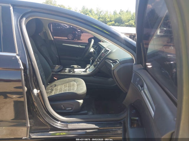 43118075 :رقم المزاد ، 1FA6P0H73G5117453 vin ، 2016 Ford Fusion Se مزاد بيع