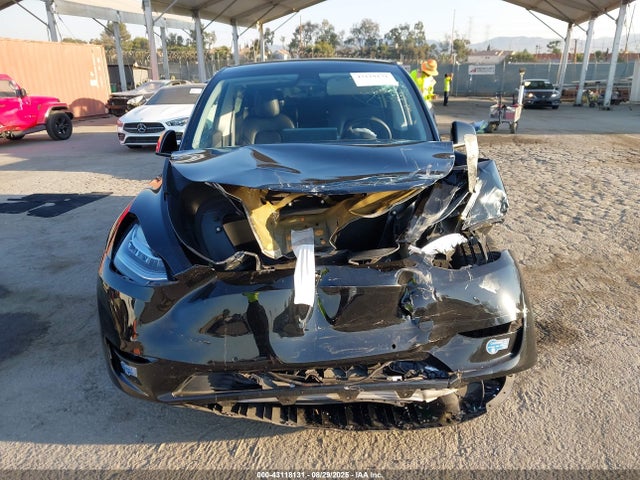 5YJYGDEE0MF240652 Tesla 2021