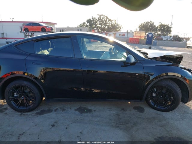 5YJYGDEE0MF240652 Tesla 2021
