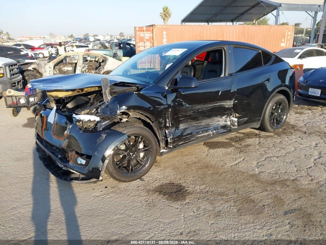2021 TESLA MODEL Y 5YJYGDEE0MF240652 Photo 1