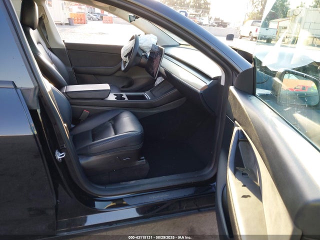 2021 TESLA MODEL Y 5YJYGDEE0MF240652 Photo 4