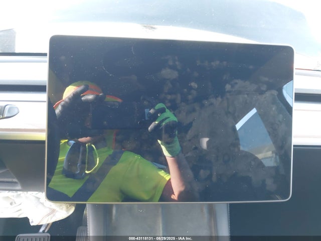 2021 TESLA MODEL Y 5YJYGDEE0MF240652 Photo 6