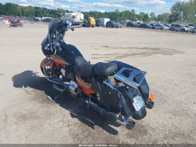 2011 HARLEY-DAVIDSON FLHXSE2 1HD1PZ818BB960044 Photo 2