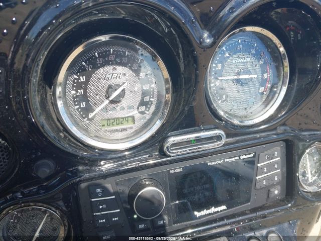 2011 HARLEY-DAVIDSON FLHXSE2 1HD1PZ818BB960044 Photo 6