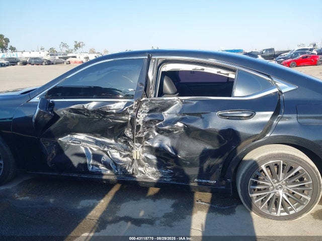 2022 Lexus Es 300h მანქანა იყიდება აუქციონზე, vin: 58ADA1C13NU015394, აუქციონის ნომერი: 43118770