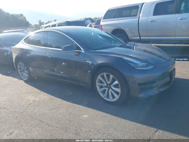 2018 TESLA MODEL 3 5YJ3E1EB0JF086945 Photo 0