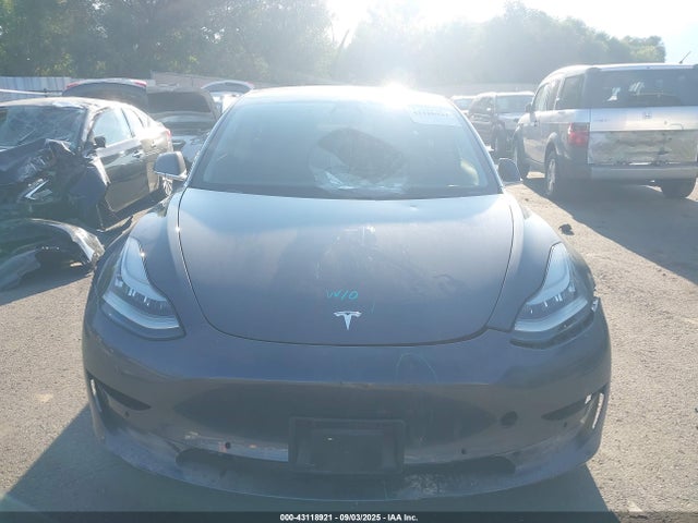 5YJ3E1EB0JF086945 Tesla 2018
