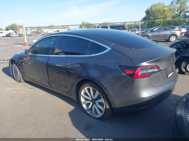 2018 TESLA MODEL 3 5YJ3E1EB0JF086945 Photo 2