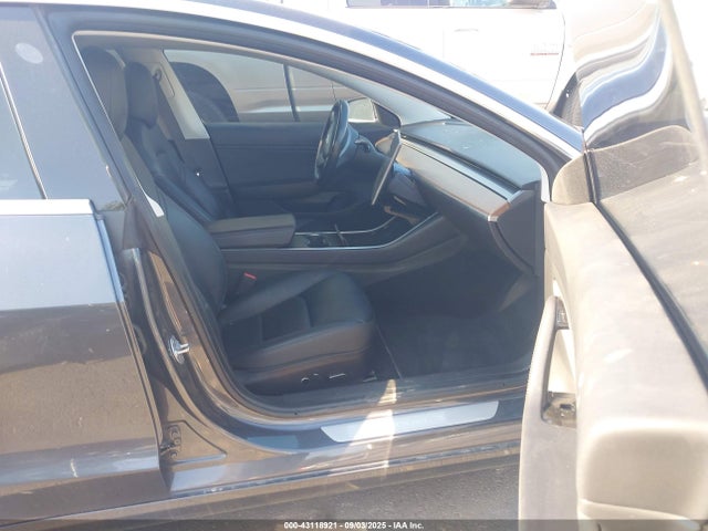 2018 TESLA MODEL 3 5YJ3E1EB0JF086945 Photo 4