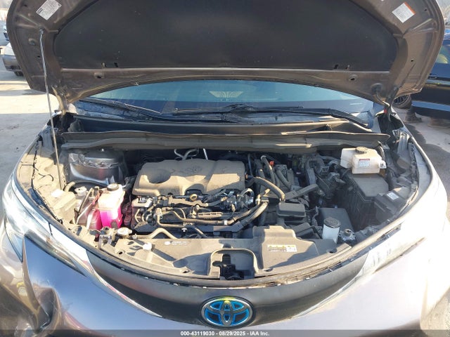 5TDJRKEC1NS097755 Toyota SIENNA XLE