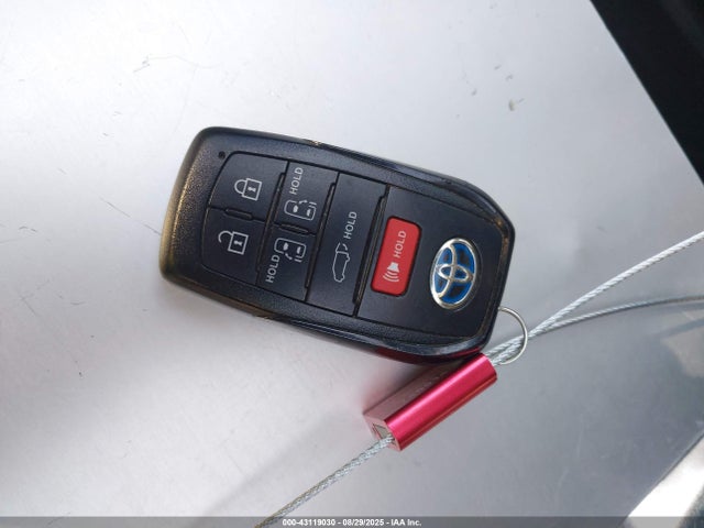 5TDJRKEC1NS097755 Toyota SIENNA XLE