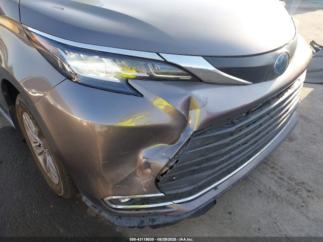 5TDJRKEC1NS097755 Toyota SIENNA XLE