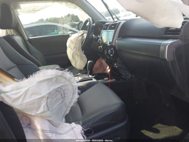 2023 TOYOTA 4RUNNER JTEFU5JRXP5302574 Photo 4
