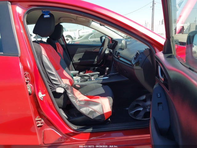 3MZBM1U73FM156613 Mazda pe