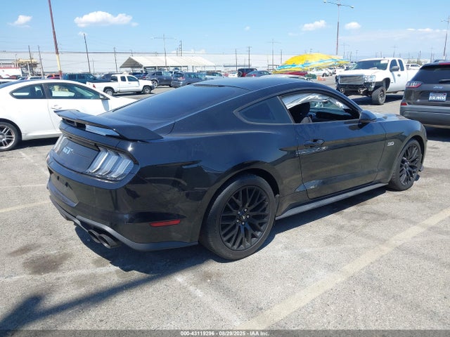 Ford 5.0l 4v premium fuel 2018 1FA6P8CF9J5180481 Image 4