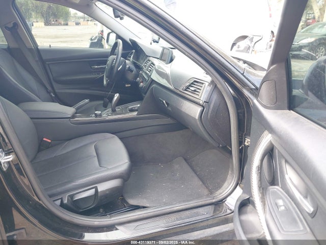 WBA3B1C5XEP678898 BMW 320i