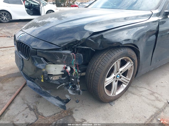 WBA3B1C5XEP678898 BMW 320i