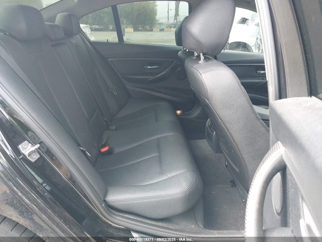 WBA3B1C5XEP678898 BMW 320i
