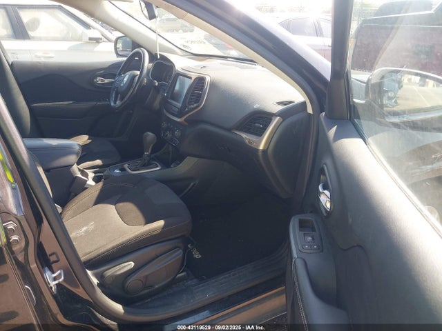 1C4PJLCB1FW766156 Jeep Cherokee
