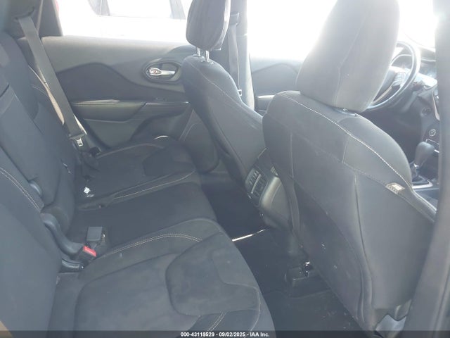 1C4PJLCB1FW766156 Jeep Cherokee